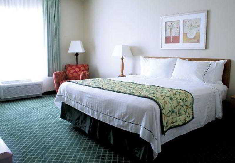 Fairfield Inn & Suites By Marriott Wausau Weston Номер фото